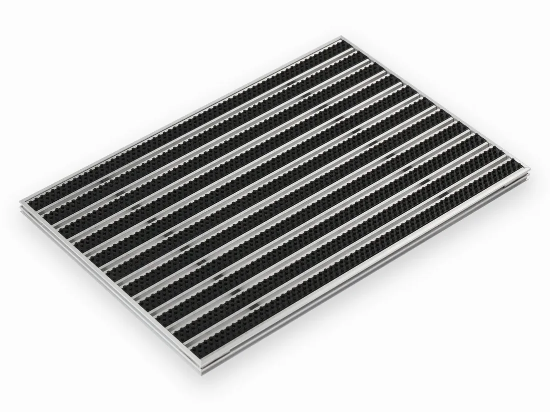 Wycieraczka aluminiowa NEVRA STEP 1 STANDARD 17/30 z wkładem szczotkowym